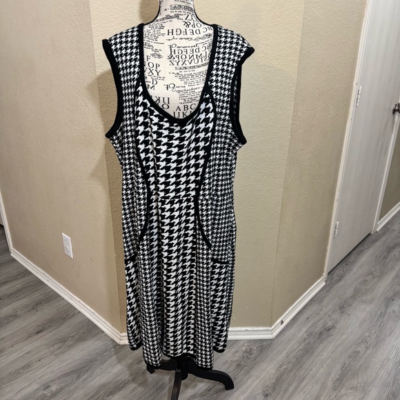 Lane Bryant Dresses & Skirts - Lane Bryant Black and‎ White Houndstooth Midi Dress